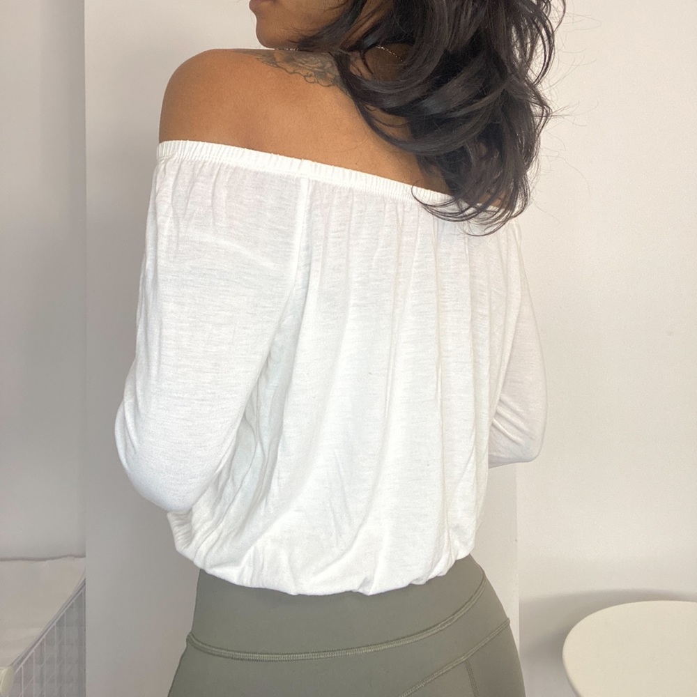 OFF THE SHOULDER TOP
